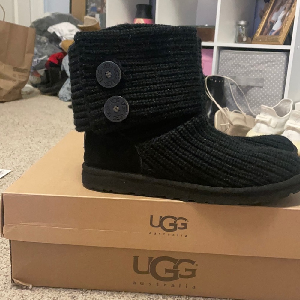 Ugg with buttons